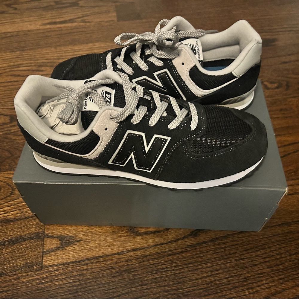 New Balance Kids Black and White Sneakers 574 Orininals